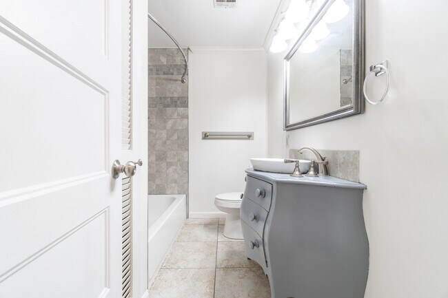 Building Photo - * Move-In Special * Fully Remodeled Home o...