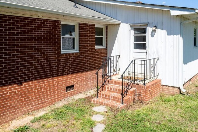 Building Photo - 641 Rocky Ford Rd