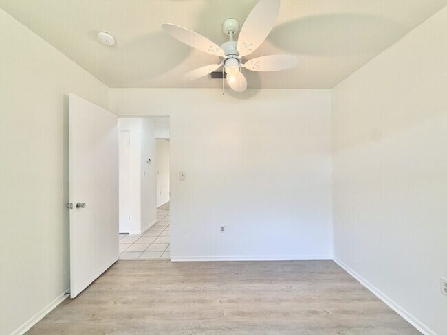Building Photo - 4149 Prudence Dr