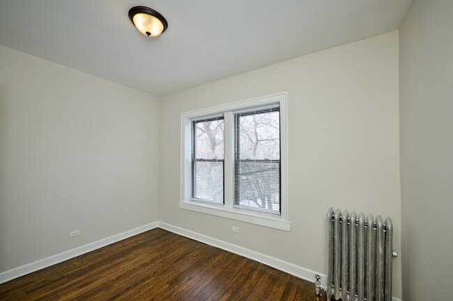 Building Photo - 1351 W Touhy Ave