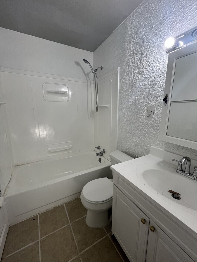 Building Photo - 715 St Barbara Ln