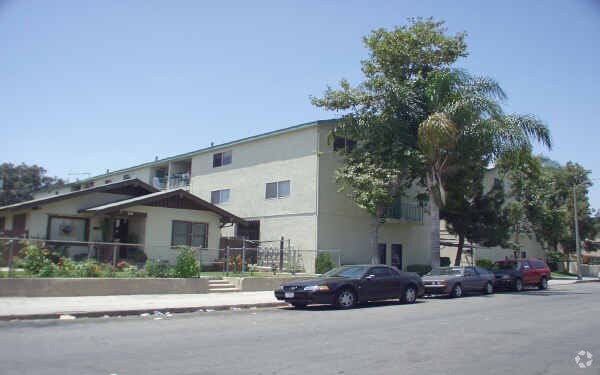 Building Photo - 1959 Chestnut Ave