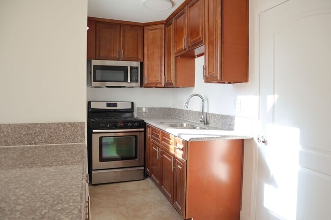 Building Photo - Pico Robertson 1bed1bath Apartment