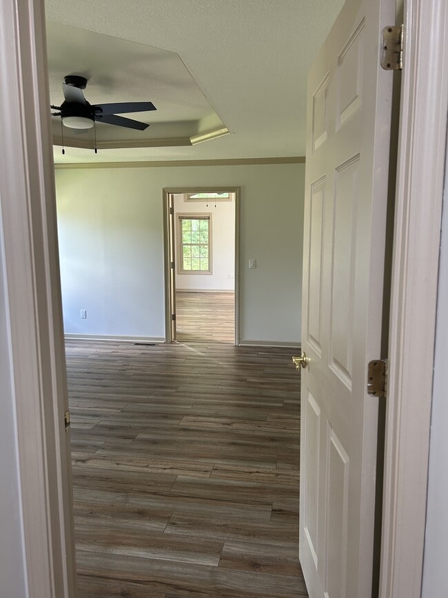 Building Photo - 129 Ivy Ln