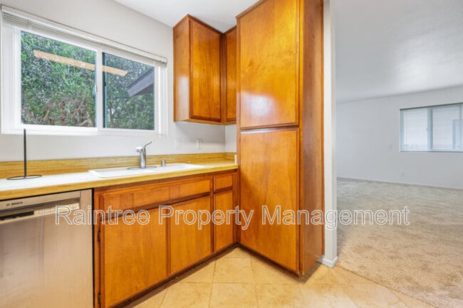 Building Photo - 1388 Hygeia Ave