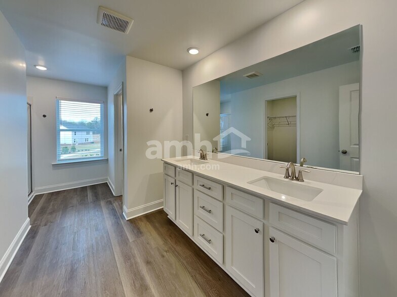 Building Photo - 1419 Aquamarine Dr