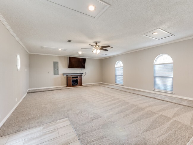 Building Photo - 7335 Reed Rd