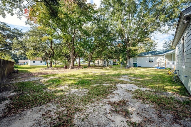 Building Photo - Adorable Updated Cottage in Pascagoula