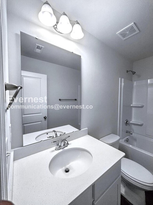 Building Photo - 4 Bed, 2.5 Bath Home with Garage / Pet-Friendly / Vouchers Accepted / Available Now!