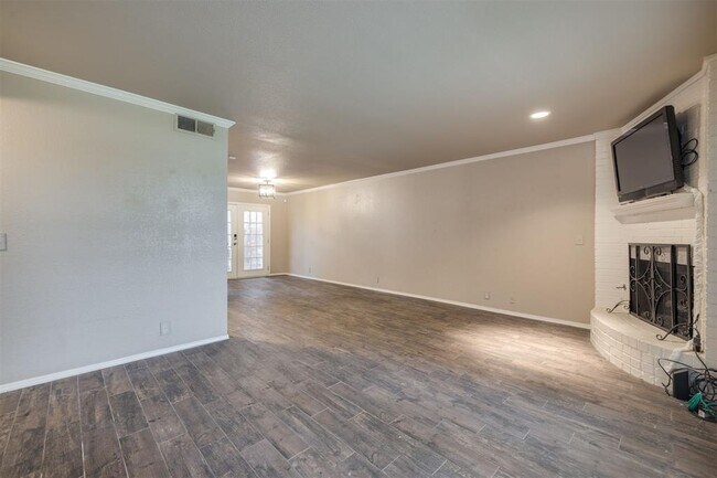 Building Photo - 6500 N Grand Blvd
