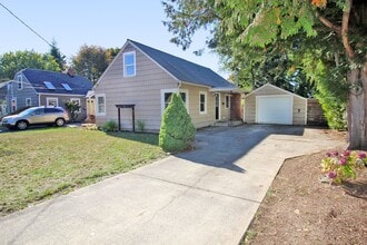 Building Photo - 805 NW Angeline Ave