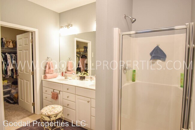 Building Photo - 2 br, 2 bath House - 3031 Grand Ave #214