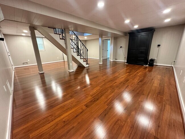 Building Photo - 4325 Montgomery Rd