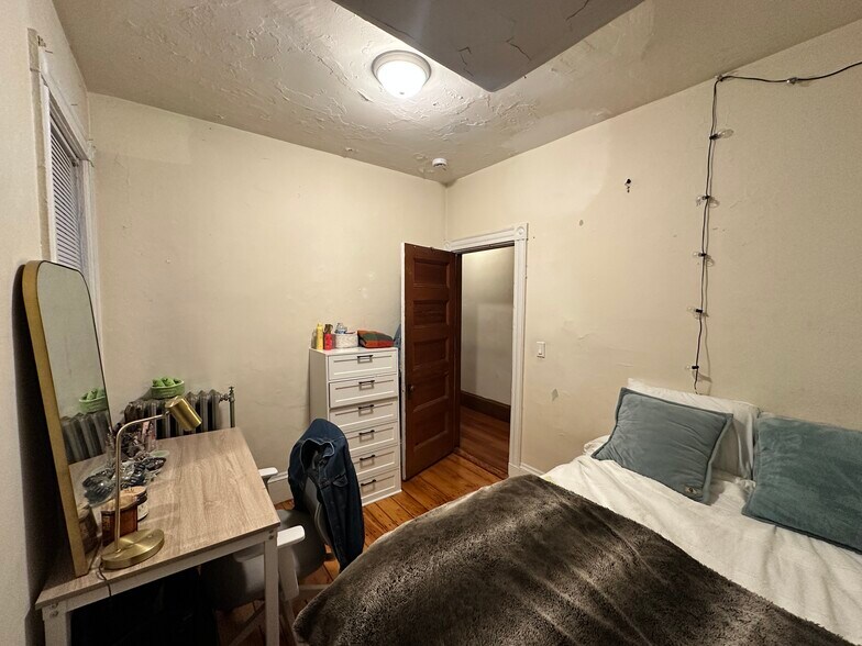 Building Photo - 172 Saint Alphonsus St