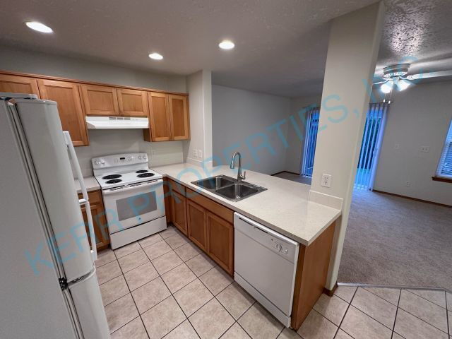 Building Photo - 1594 NE Cleveland Ave