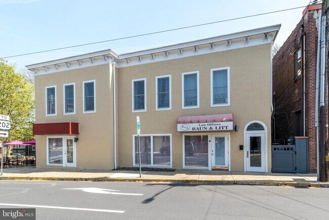 Primary Photo - 4 W Oakland Ave