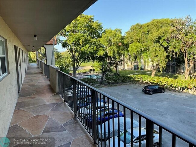 Building Photo - 6101 N Falls Cir Dr