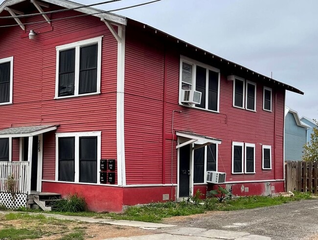 Building Photo - 215 Paschal St