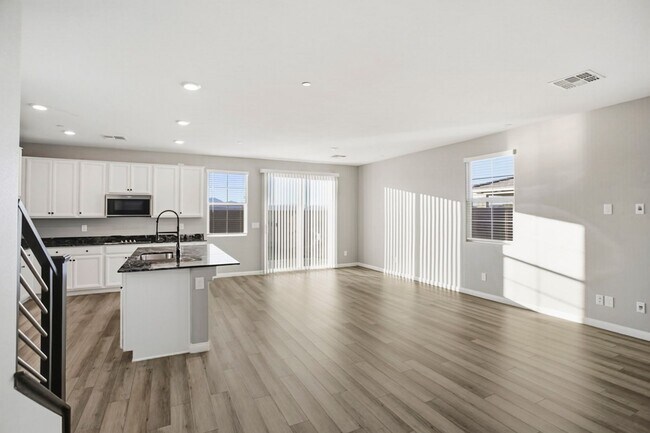 Building Photo - Inspirada Beauty With Bed and Bath On 1st Floor