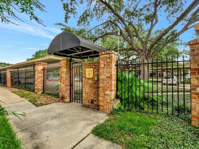 Building Photo - 1601 S Shepherd Dr