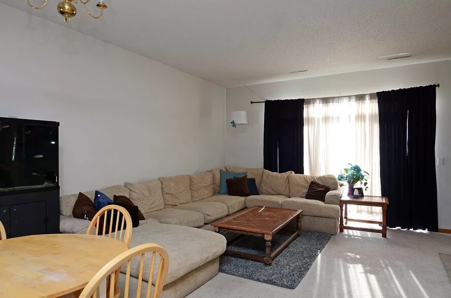 Building Photo - 672 Cobblestone Way