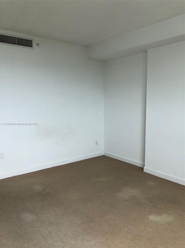 Building Photo - 2475 Brickell Ave