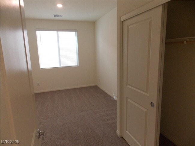 Building Photo - 565 Ruby Robin Ave