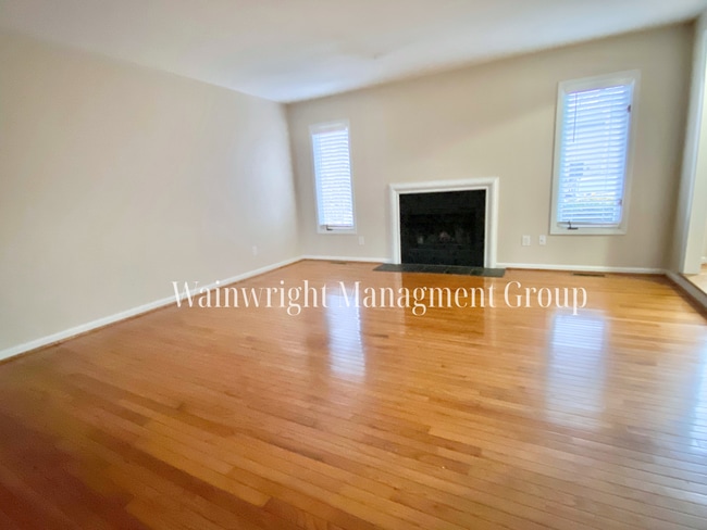 Building Photo - Stonehenge Townhouse SW ROCO