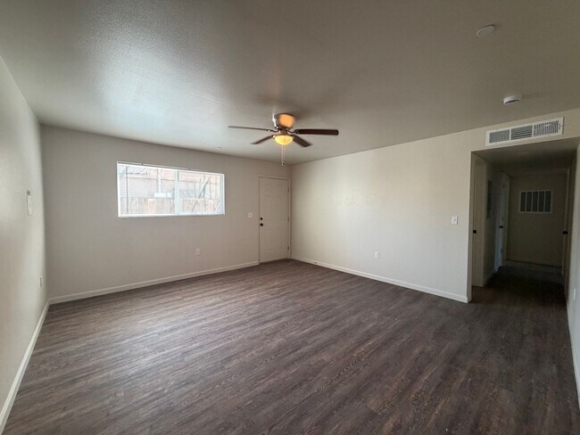 Building Photo - 3319 E Tyler Ave