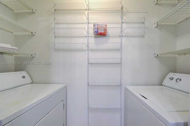 Building Photo - 1020 Crystal C