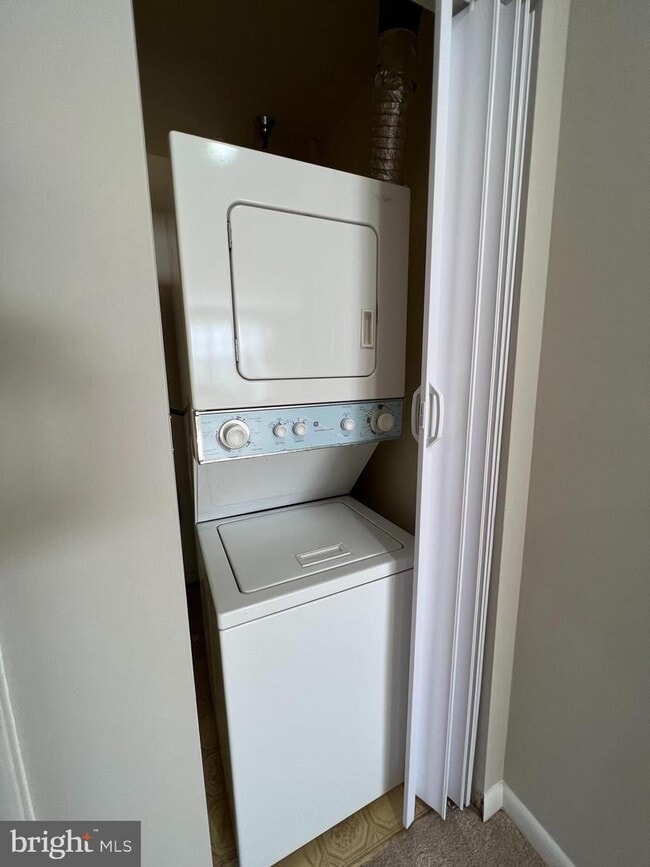 Building Photo - 8720 Grasmere Ct