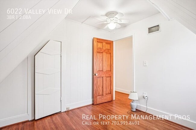 Building Photo - 6022 Valley View Dr