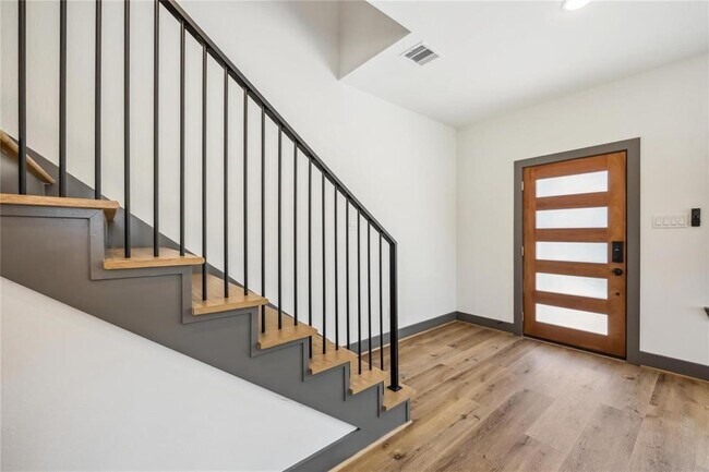 Building Photo - 5620 Shreveport Blvd