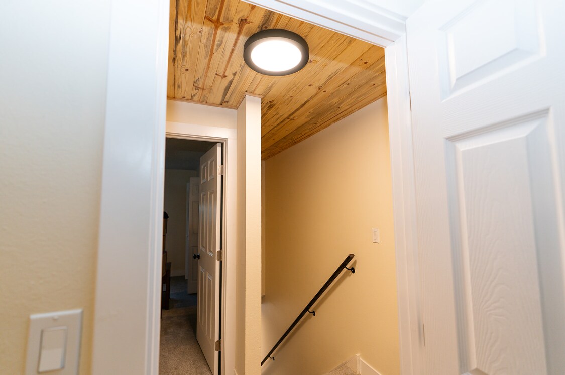 Building Photo - 7061 Utica St