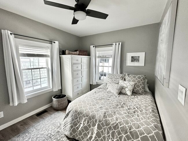 1st bedroom, downstairs - 135 E Wayne Ter