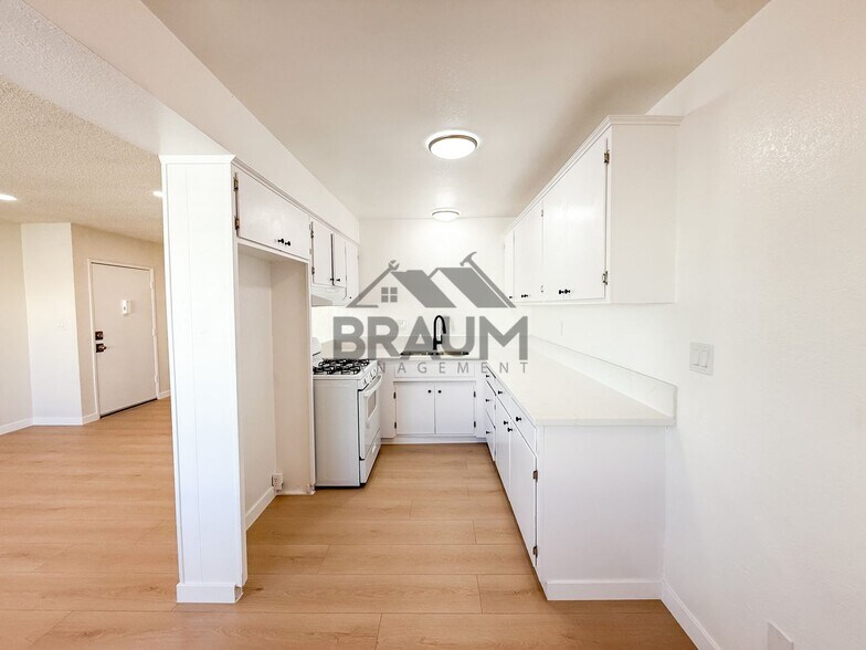 Building Photo - 4636 Laurel Canyon Blvd