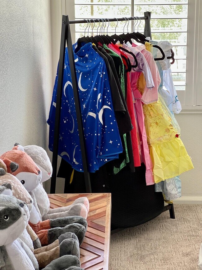 Building Photo - 4222 E Bonanza Rd