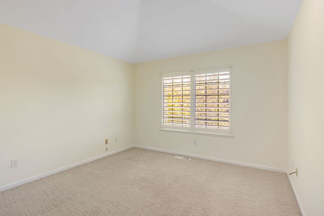 Building Photo - 124 Birchbark Pl