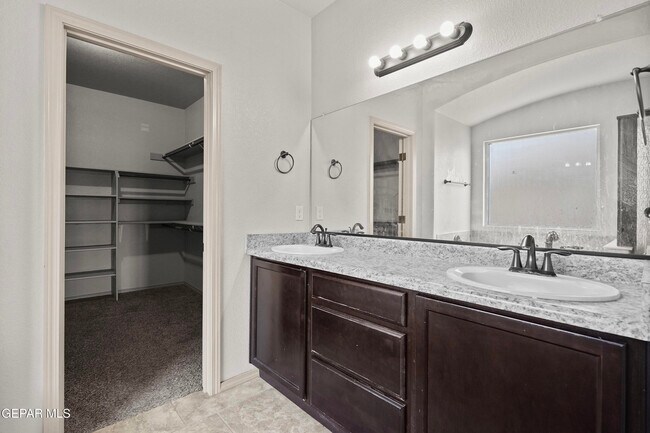 Building Photo - 3143 Hidden Creek Dr