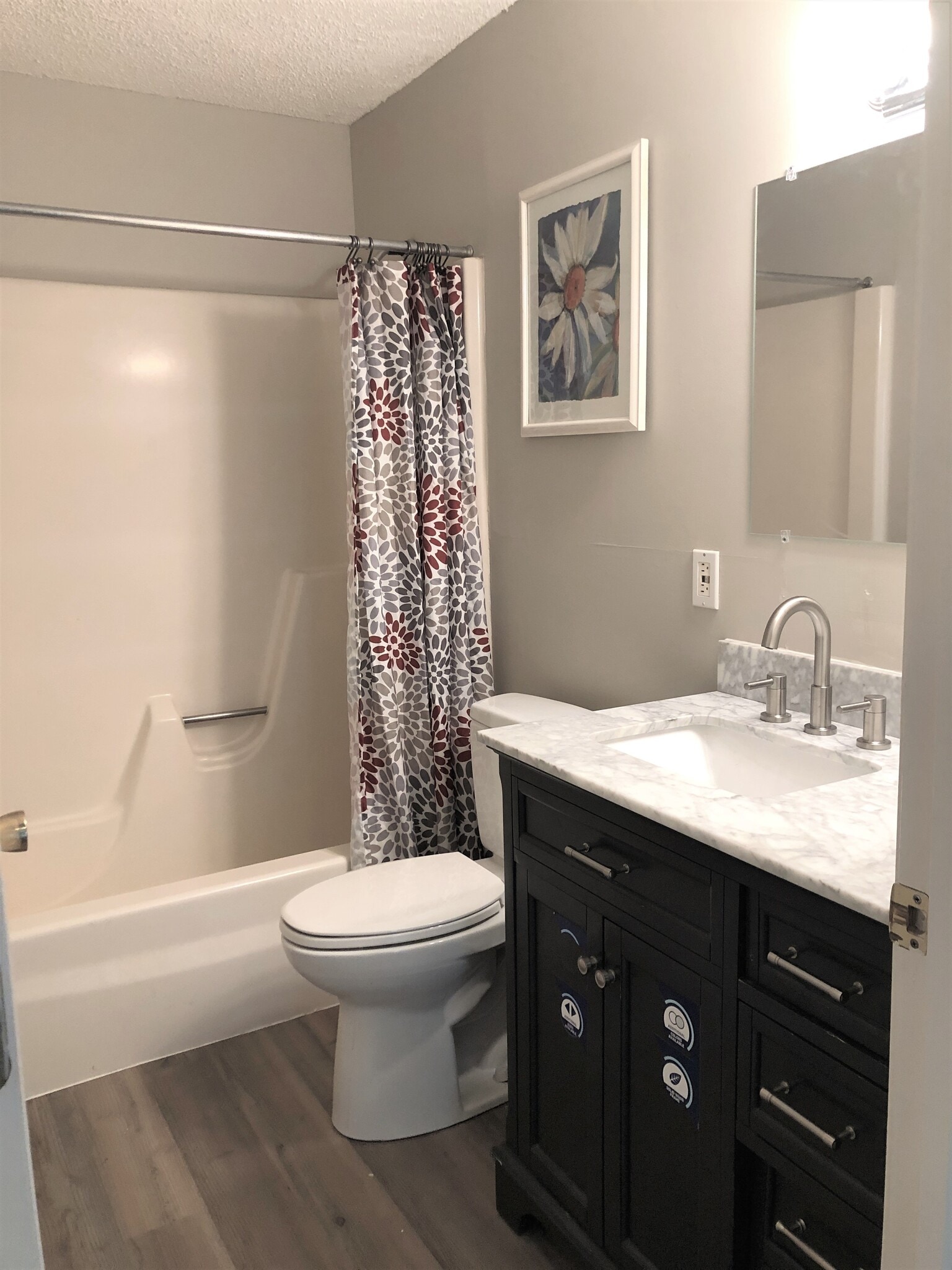 Building Photo - 3 Oak Hill Ln