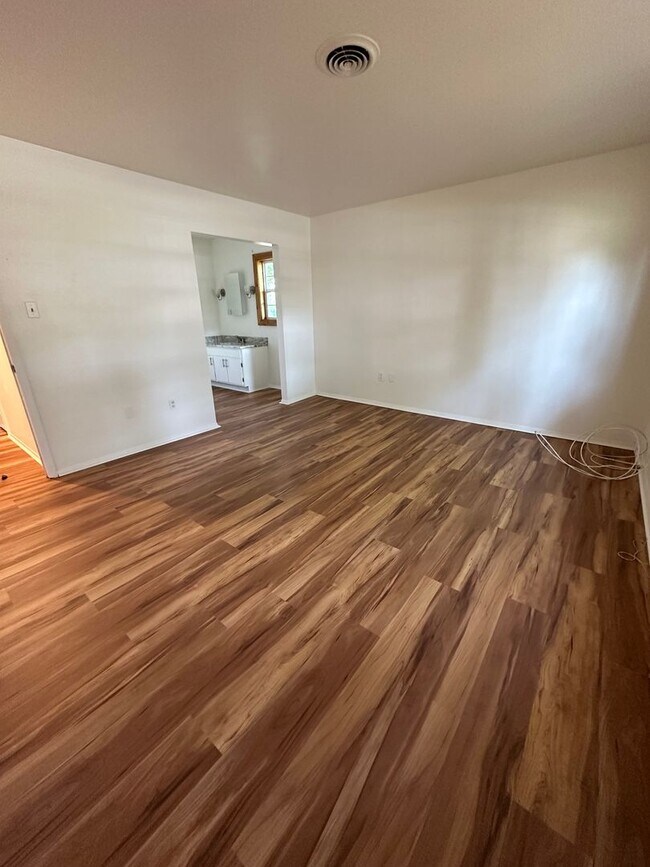 Building Photo - 3 Bedroom 1 bath - Willingboro