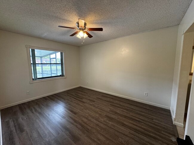 Building Photo - 3831 SW 69th Ave