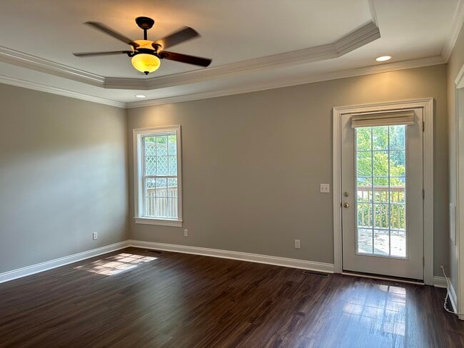 Building Photo - 114 W Green St