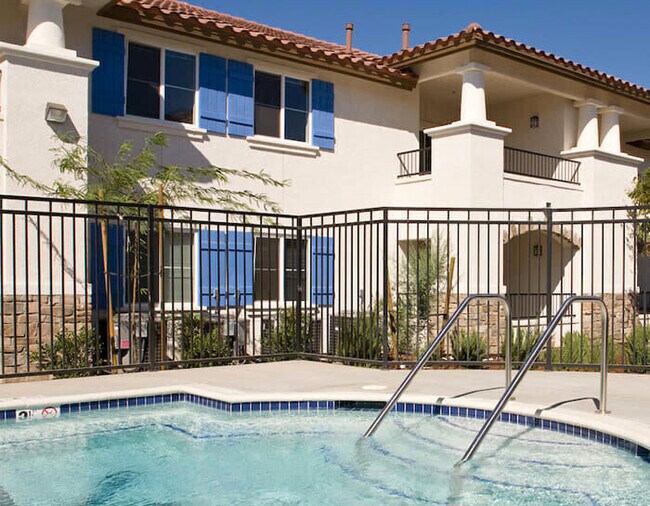 Building Photo - Cielo Azul