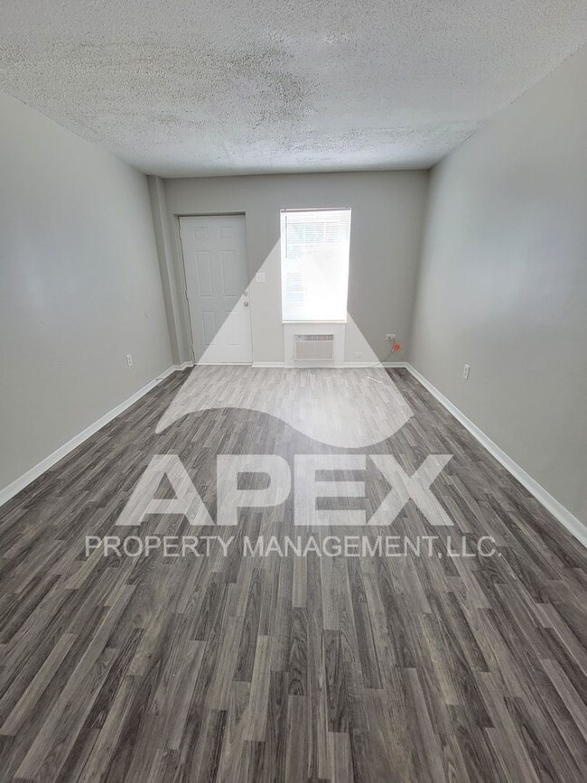 Building Photo - Recently Renovated - Alcoa Studio Apartmen...