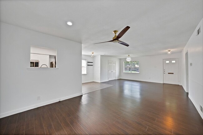 Building Photo - 715 Terryland Dr