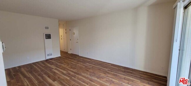 Building Photo - 1352 N Citrus Ave