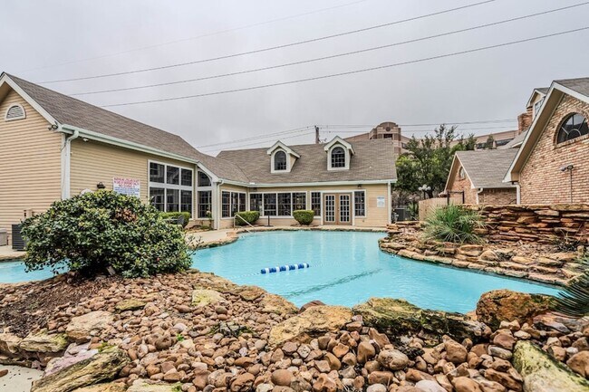 Building Photo - 2300 Old Spanish Trl