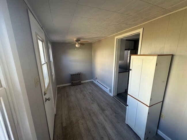 Building Photo - 3 bedroom 2 bathroom