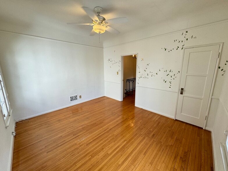 Building Photo - 422 S Detroit St